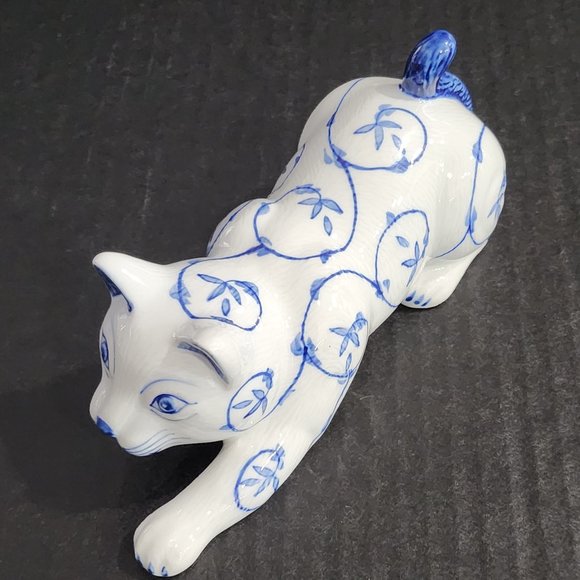 Blue and White Hand Painted Porcelain Cat Made in Thailand - Picture 5 of 10